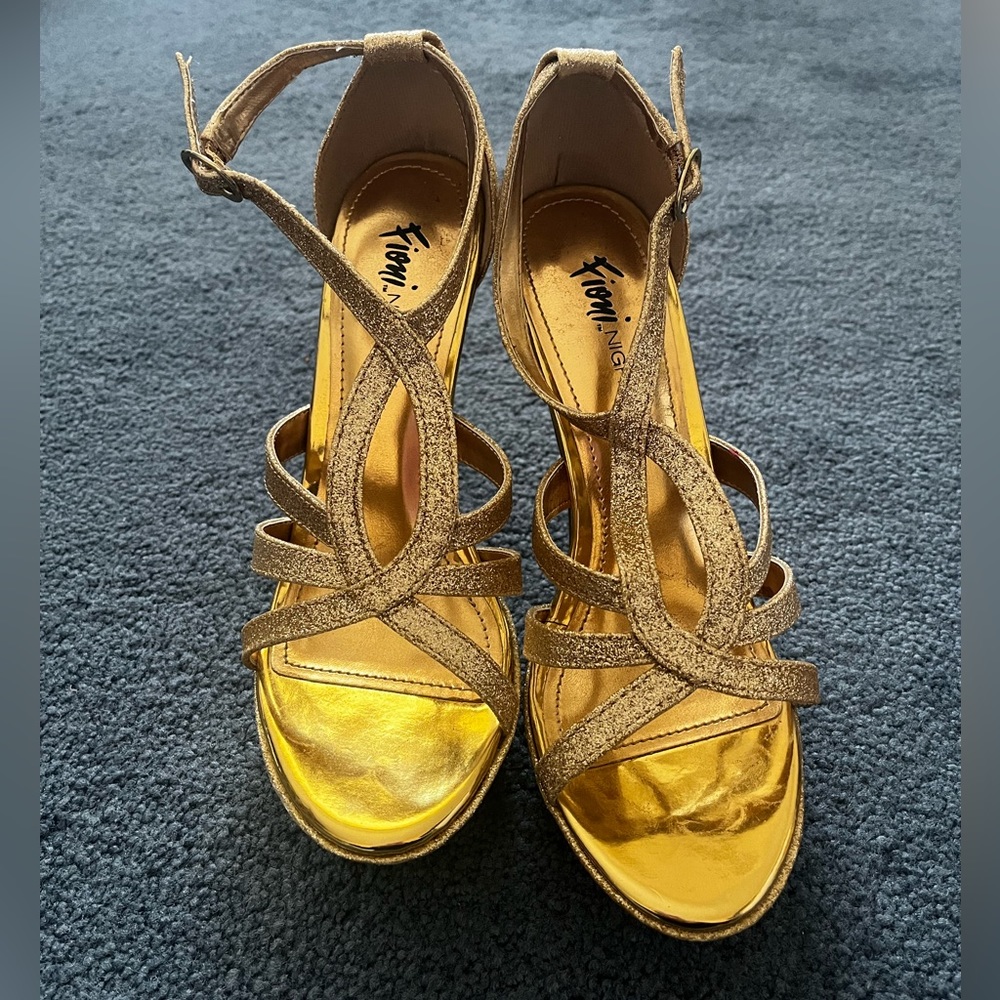 Fioni Night gold glitter heels